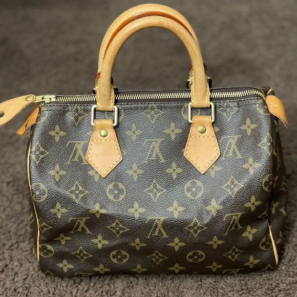 Louis Vuitton Handbags - Louis Vuitton speedy 25 MB3098